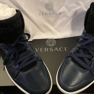 ***VERSACE! VERSACE! VERSACE!***